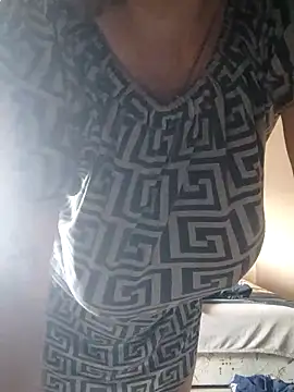 Snapshot of Elza01 chatting on February 9, 6:33 am Elza01 online show from February 9, 6:33 am