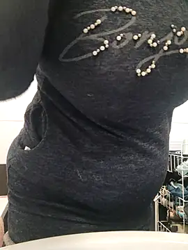 Snapshot of Elza01 chatting on February 11, 6:19 am Elza01 online show from February 11, 6:19 am