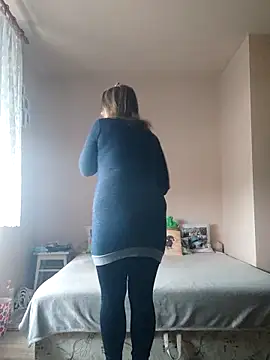 Snapshot of Elza01 chatting on February 16, 8:10 am Elza01 online show from February 16, 8:10 am