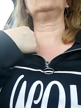 Snapshot of Elza01 chatting on March 2, 6:16 am Elza01 online show from March 2, 6:16 am