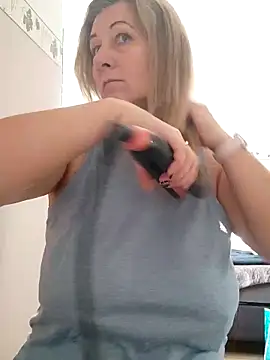 Snapshot of Elza01 chatting on September 29, 6:29 am Elza01 online show from September 29, 6:29 am