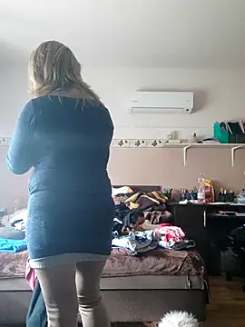 Snapshot of Elza01 chatting on October 12, 8:46 am Elza01 online show from October 12, 8:46 am