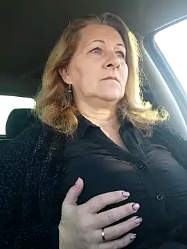 Snapshot of Elza01 chatting on November 7, 6:46 am Elza01 online show from November 7, 6:46 am