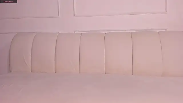 Emma jonness online show from January 8, 8:18 pm