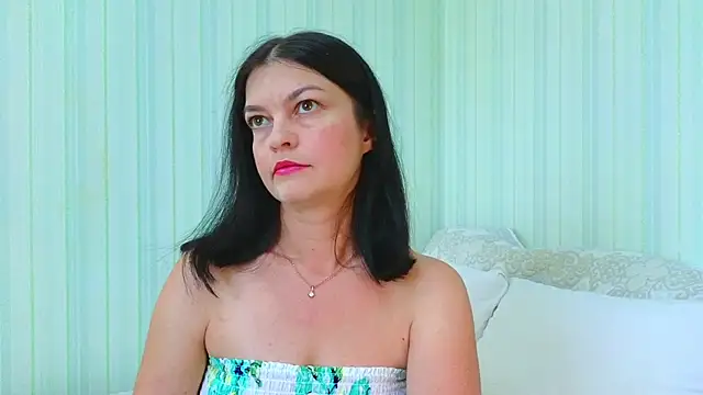 Snapshot of _Lily_ chatting on June 24, 11:31 am Lily online show from June 24, 11:31 am