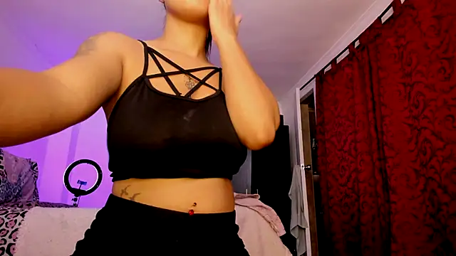 Snapshot of AlondraDiossa03 chatting on January 17, 8:44 pm AlondraDiossa03 online show from January 17, 8:44 pm