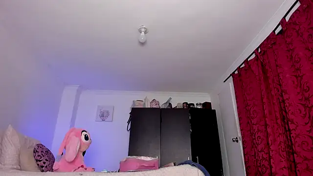 Snapshot of AlondraDiossa03 chatting on January 24, 8:00 pm AlondraDiossa03 online show from January 24, 8:00 pm