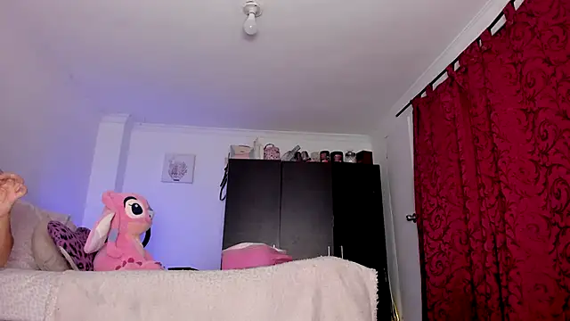 Snapshot of AlondraDiossa03 chatting on January 26, 6:27 pm AlondraDiossa03 online show from January 26, 6:27 pm