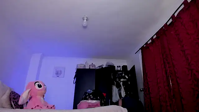 Snapshot of AlondraDiossa03 chatting on February 4, 8:06 pm AlondraDiossa03 online show from February 4, 8:06 pm