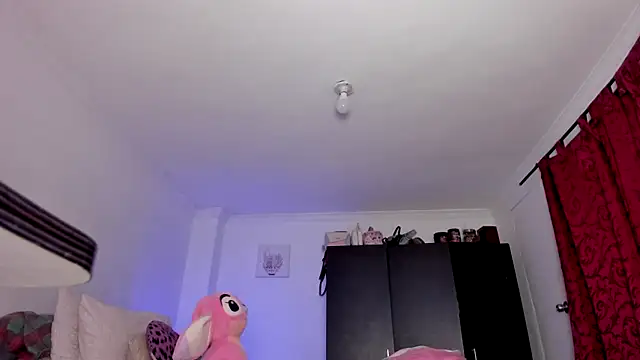 Snapshot of AlondraDiossa03 chatting on February 6, 2:15 pm AlondraDiossa03 online show from February 6, 2:15 pm