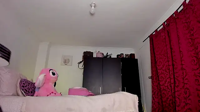 Snapshot of AlondraDiossa03 chatting on February 7, 8:20 pm AlondraDiossa03 online show from February 7, 8:20 pm