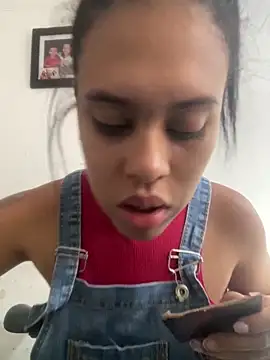 Snapshot of AlondraDiossa03 chatting on February 12, 5:48 pm AlondraDiossa03 online show from February 12, 5:48 pm