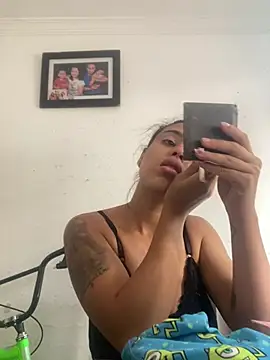 Snapshot of AlondraDiossa03 chatting on February 14, 5:57 pm AlondraDiossa03 online show from February 14, 5:57 pm