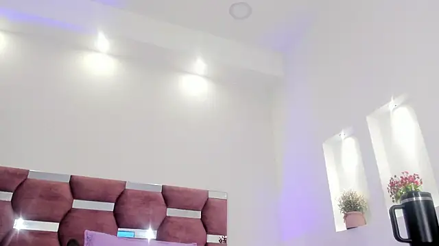 Snapshot of AlondraDiossa03 chatting on February 15, 11:03 pm AlondraDiossa03 online show from February 15, 11:03 pm