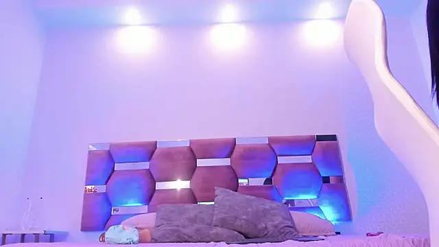 Snapshot of AlondraDiossa03 chatting on February 26, 7:49 pm AlondraDiossa03 online show from February 26, 7:49 pm