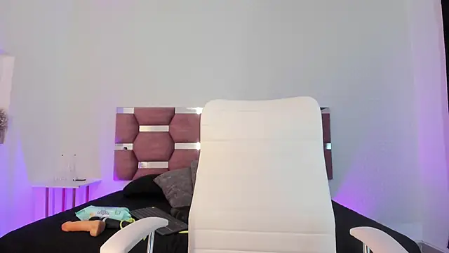 Snapshot of AlondraDiossa03 chatting on March 8, 10:45 pm AlondraDiossa03 online show from March 8, 10:45 pm