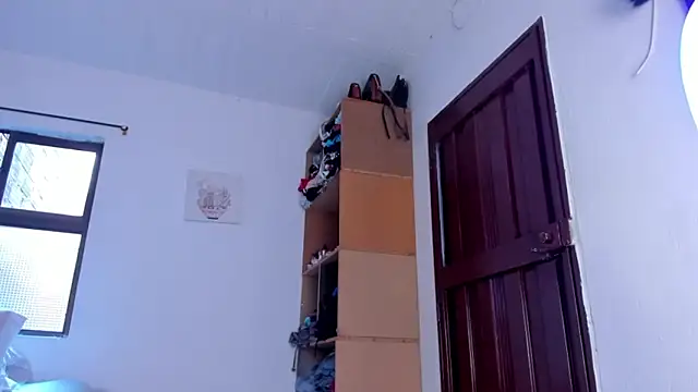 Snapshot of AlondraDiossa03 chatting on October 6, 7:55 pm AlondraDiossa03 online show from October 6, 7:55 pm