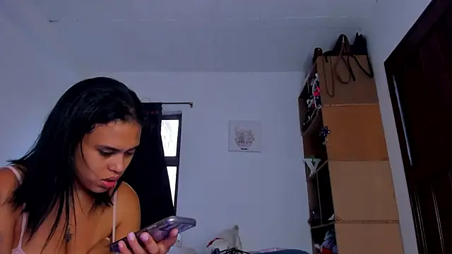 Snapshot of AlondraDiossa03 chatting on October 29, 7:37 pm AlondraDiossa03 online show from October 29, 7:37 pm