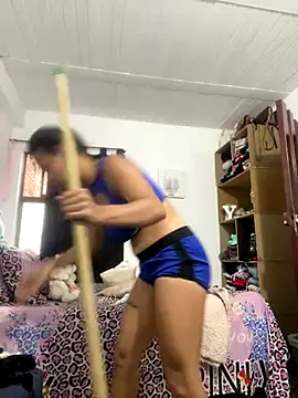 Snapshot of AlondraDiossa03 chatting on October 31, 7:26 pm AlondraDiossa03 online show from October 31, 7:26 pm