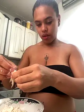 Snapshot of AlondraDiossa03 chatting on November 22, 7:13 pm AlondraDiossa03 online show from November 22, 7:13 pm