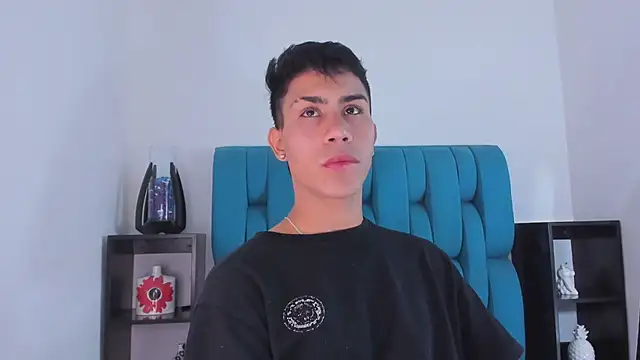 Snapshot of AlanNaughty chatting on January 6, 9:22 pm AlanNaughty online show from January 6, 9:22 pm