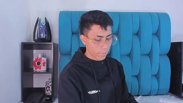 Snapshot of AlanNaughty chatting on January 8, 9:12 pm AlanNaughty online show from January 8, 9:12 pm