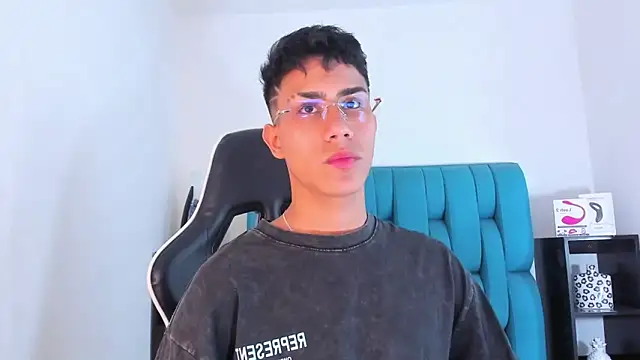 Snapshot of AlanNaughty chatting on January 28, 8:47 pm AlanNaughty online show from January 28, 8:47 pm