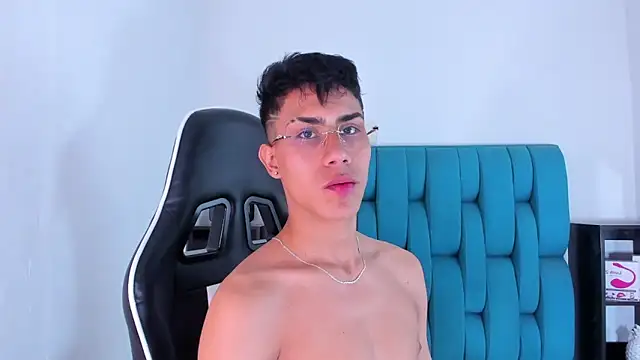 Snapshot of AlanNaughty chatting on February 8, 4:57 am AlanNaughty online show from February 8, 4:57 am