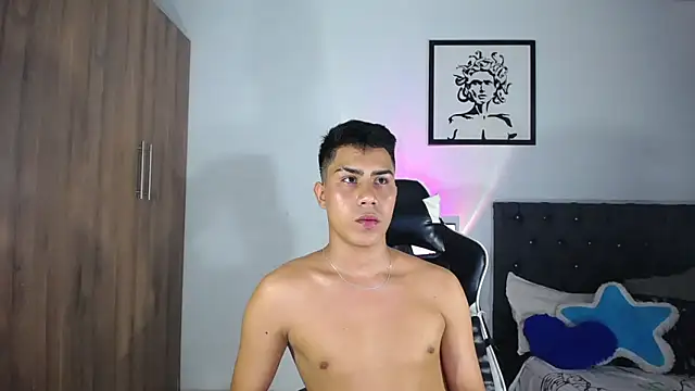 Snapshot of AlanNaughty chatting on October 4, 8:51 pm AlanNaughty online show from October 4, 8:51 pm