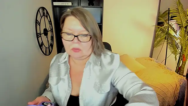 Snapshot of Shannonshine chatting on April 22, 1:56 pm Shannonshine online show from April 22, 1:56 pm