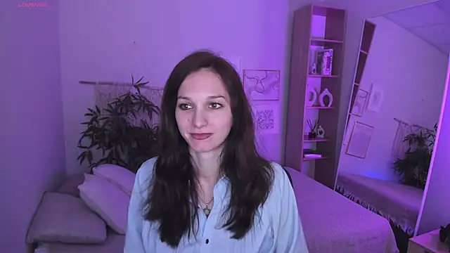 MirandaGlow online show from April 18, 5:44 am