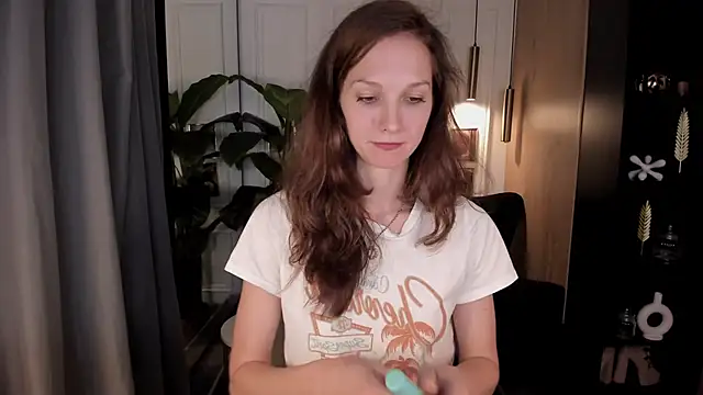 MirandaGlow online show from June 27, 5:45 am