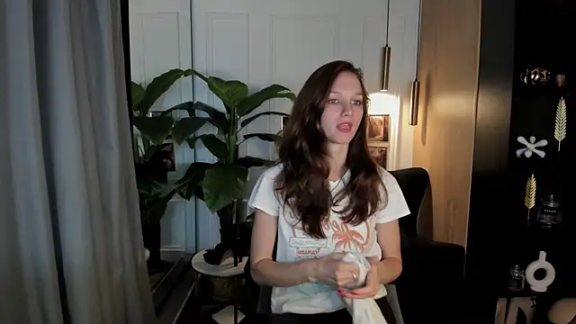 MirandaGlow online show from June 28, 5:46 am