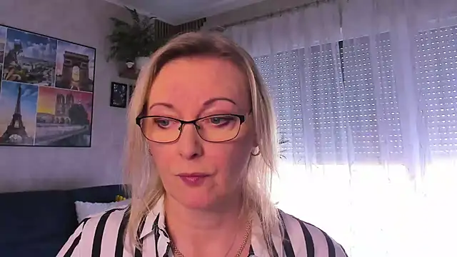 vanessa chat online show from April 15, 1:18 pm