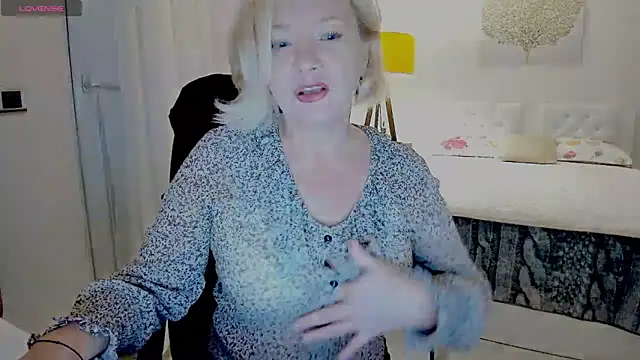 Snapshot of Colette__1977 chatting on November 6, 5:58 pm Colette 1977 online show from November 6, 5:58 pm