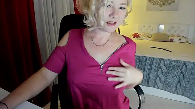 Snapshot of Colette__1977 chatting on November 20, 3:12 pm Colette 1977 online show from November 20, 3:12 pm