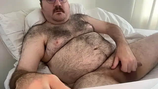 elagobear online show from June 19, 6:45 pm