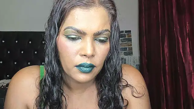 Snapshot of MySweetBitch143 chatting on February 12, 10:14 am MySweetBitch143 online show from February 12, 10:14 am