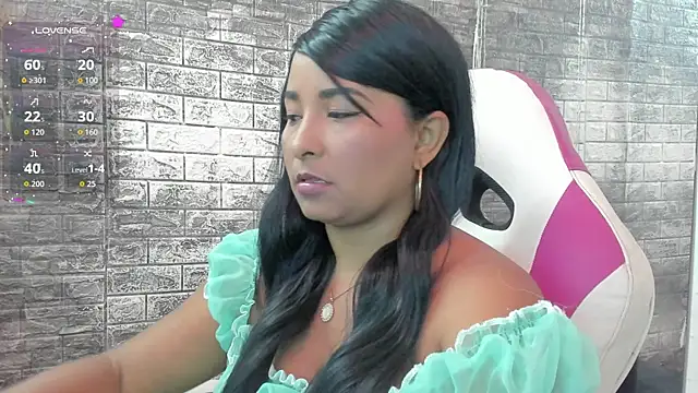 Snapshot of paola_ih chatting on July 8, 2:21 pm paola ih online show from July 8, 2:21 pm