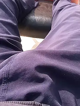 Snapshot of indianguy21 chatting on December 22, 7:11 am indianguy21 online show from December 22, 7:11 am