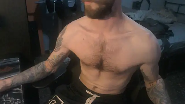 Snapshot of SexxxyLouis chatting on May 4, 2:24 pm SexxxyLouis online show from May 4, 2:24 pm