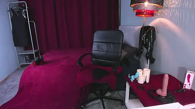 FrancesYork online show from February 15, 11:28 am