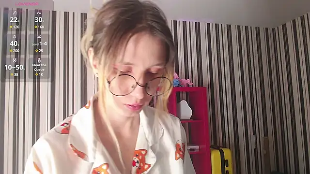 Snapshot of _Hanna_Moon_ chatting on December 13, 9:02 am Hanna Moon online show from December 13, 9:02 am