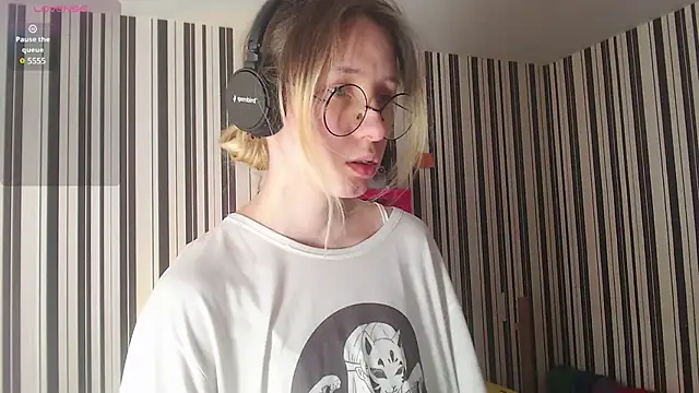 Snapshot of _Hanna_Moon_ chatting on January 5, 9:05 am Hanna Moon online show from January 5, 9:05 am