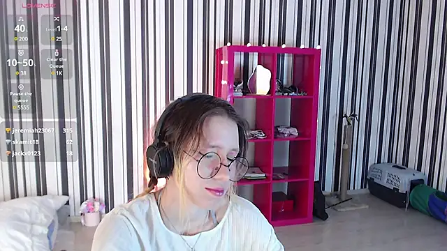 Snapshot of _Hanna_Moon_ chatting on February 8, 10:18 am Hanna Moon online show from February 8, 10:18 am