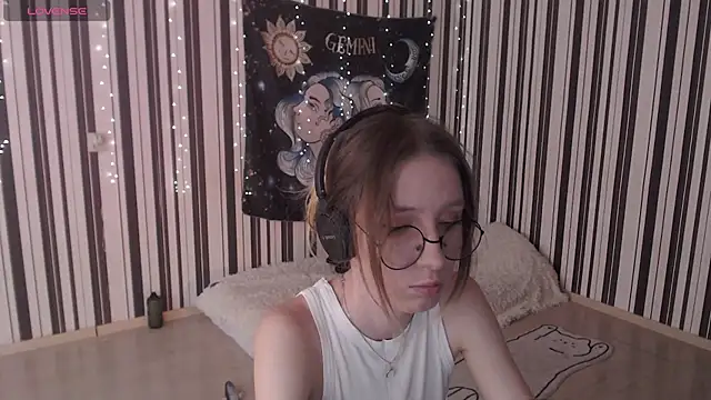 Snapshot of _Hanna_Moon_ chatting on September 19, 9:11 am Hanna Moon online show from September 19, 9:11 am