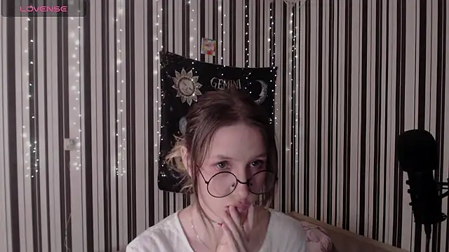 Snapshot of _Hanna_Moon_ chatting on October 12, 1:21 pm Hanna Moon online show from October 12, 1:21 pm