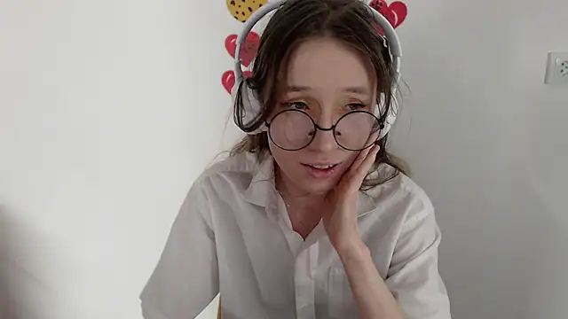 Snapshot of _Hanna_Moon_ chatting on April 20, 11:57 am Hanna Moon online show from April 20, 11:57 am