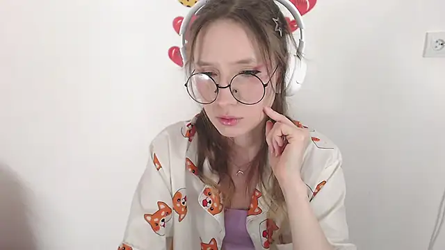 Snapshot of _Hanna_Moon_ chatting on April 22, 10:17 am Hanna Moon online show from April 22, 10:17 am