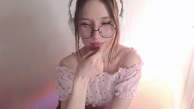 Snapshot of _Hanna_Moon_ chatting on May 6, 11:37 am Hanna Moon online show from May 6, 11:37 am